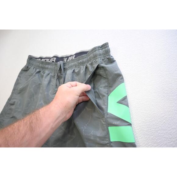 Under Armour Gym Shorts HeatGear Loose Performance W/Pockets 8" INS Mens Large - Picture 3 of 6
